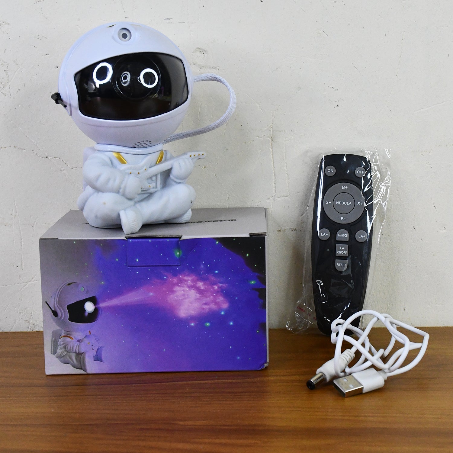 Premium Astronaut Galaxy Projector Night Light with Remote Control Premium Astronaut Galaxy Projector Night Light with Remote Control
